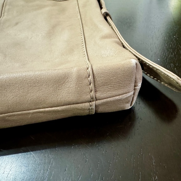 HOBO Crusade 100% Leather Large Crossbody Taupe - Picture 16 of 16